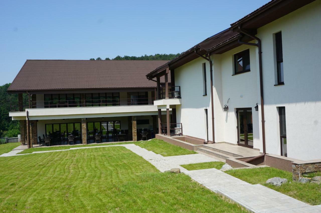 Pensiunea Patru Anotimpuri Sasca Romana Buitenkant foto