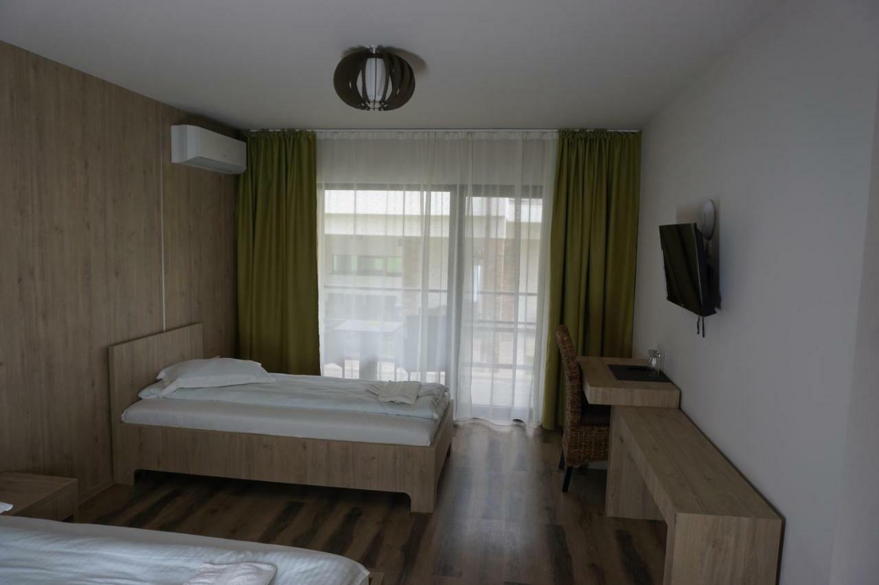 Pensiunea Patru Anotimpuri Sasca Romana Buitenkant foto